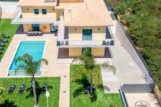 Villa in Albufeira - Villa Coral Bay